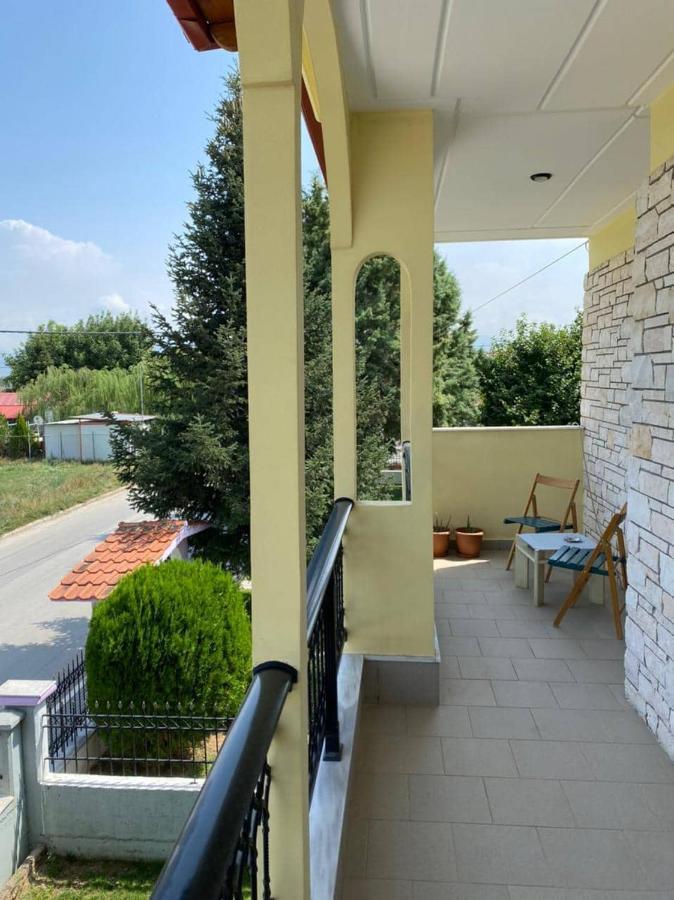 Polys Apartment And Paraskevi Studio With View 普托莱迈达 外观 照片