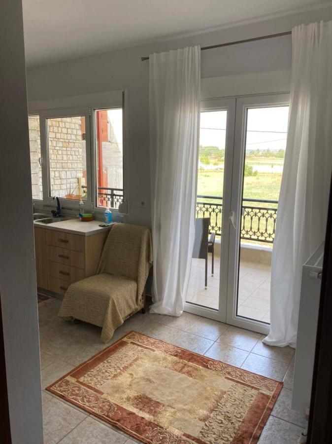 Polys Apartment And Paraskevi Studio With View 普托莱迈达 外观 照片
