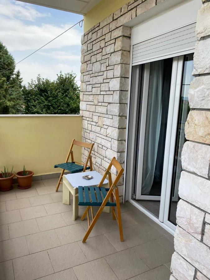 Polys Apartment And Paraskevi Studio With View 普托莱迈达 外观 照片