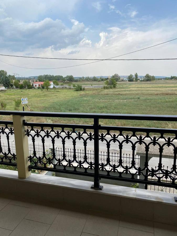 Polys Apartment And Paraskevi Studio With View 普托莱迈达 外观 照片