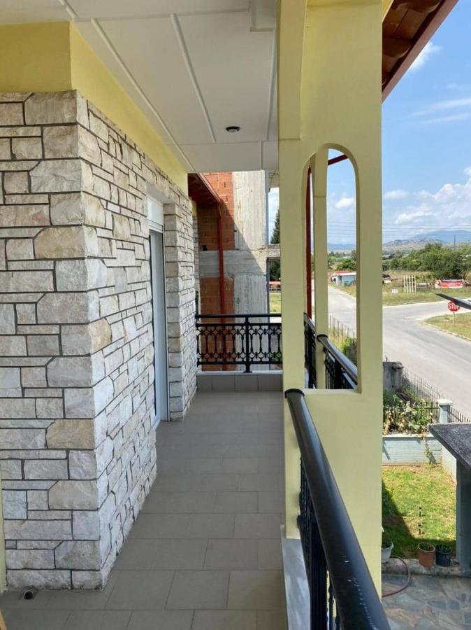 Polys Apartment And Paraskevi Studio With View 普托莱迈达 外观 照片