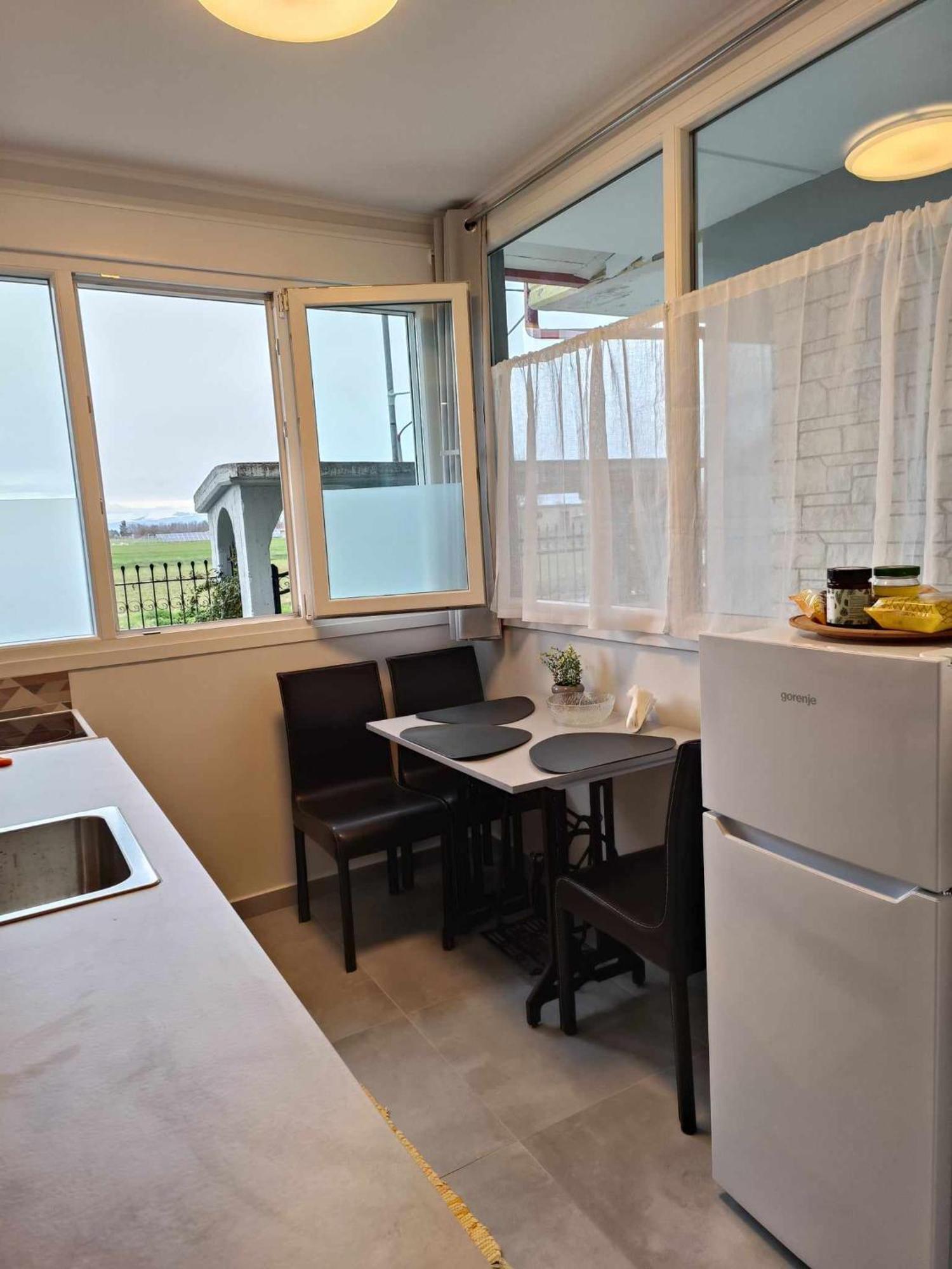 Polys Apartment And Paraskevi Studio With View 普托莱迈达 外观 照片
