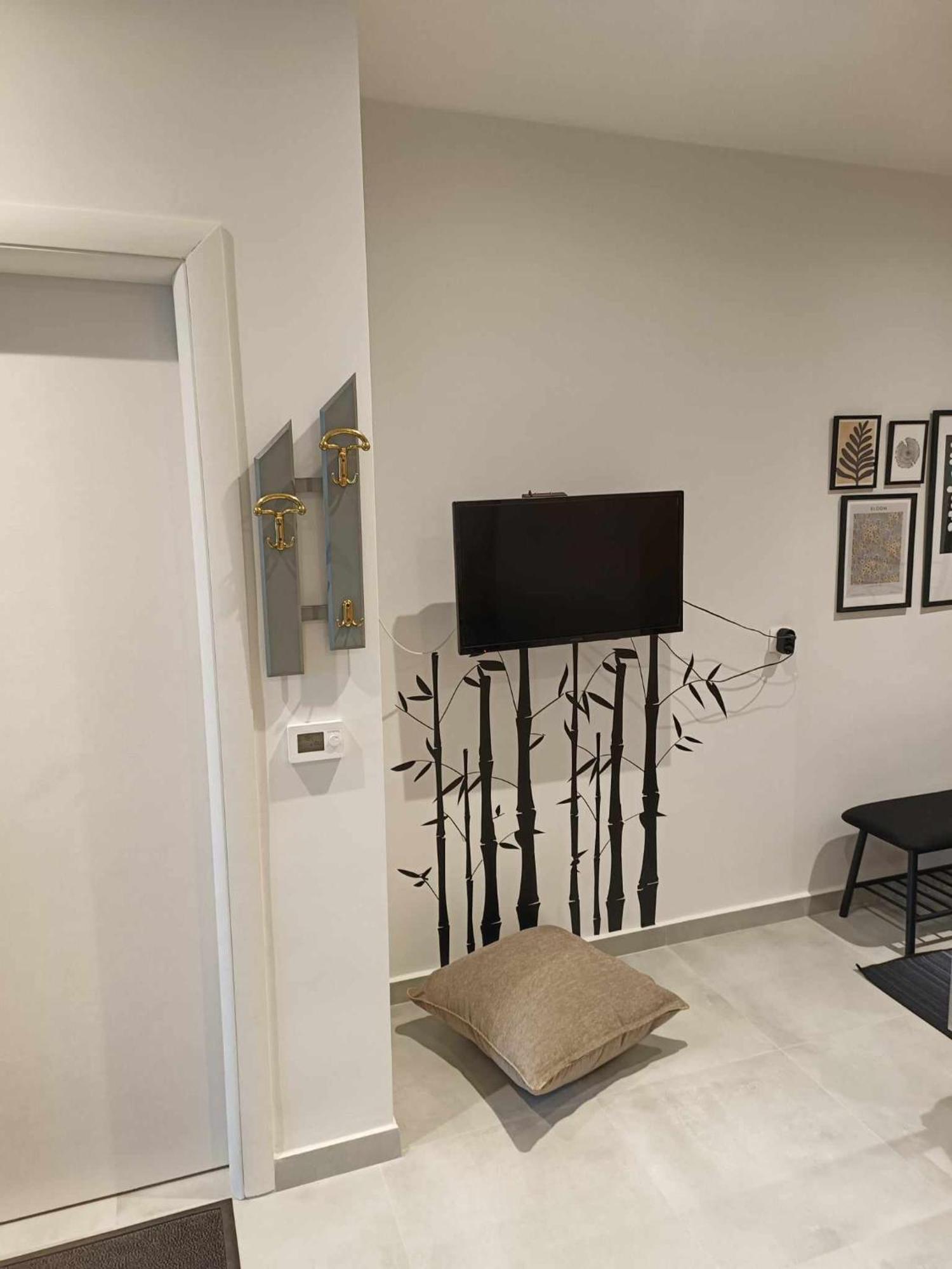 Polys Apartment And Paraskevi Studio With View 普托莱迈达 外观 照片