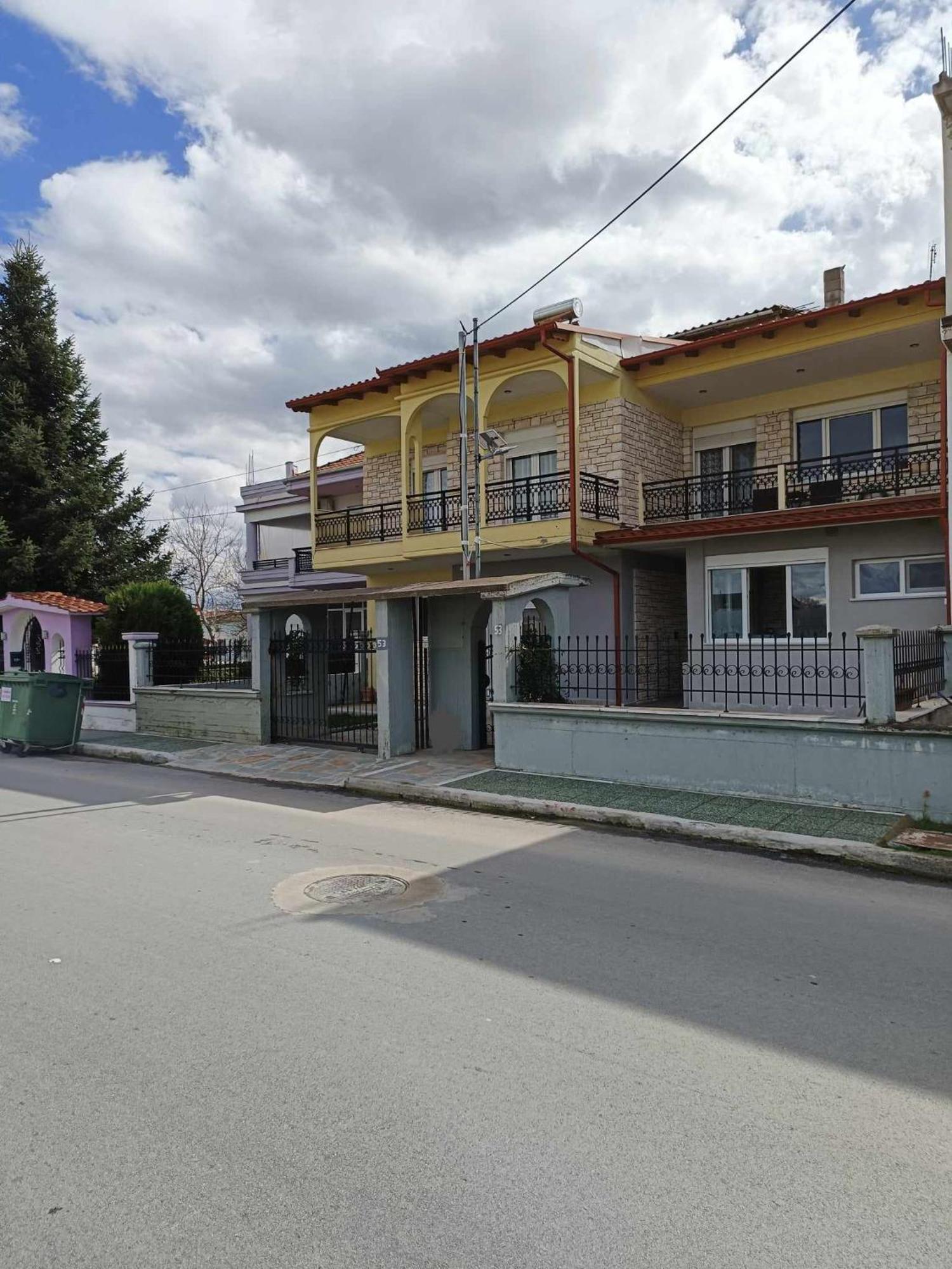 Polys Apartment And Paraskevi Studio With View 普托莱迈达 外观 照片
