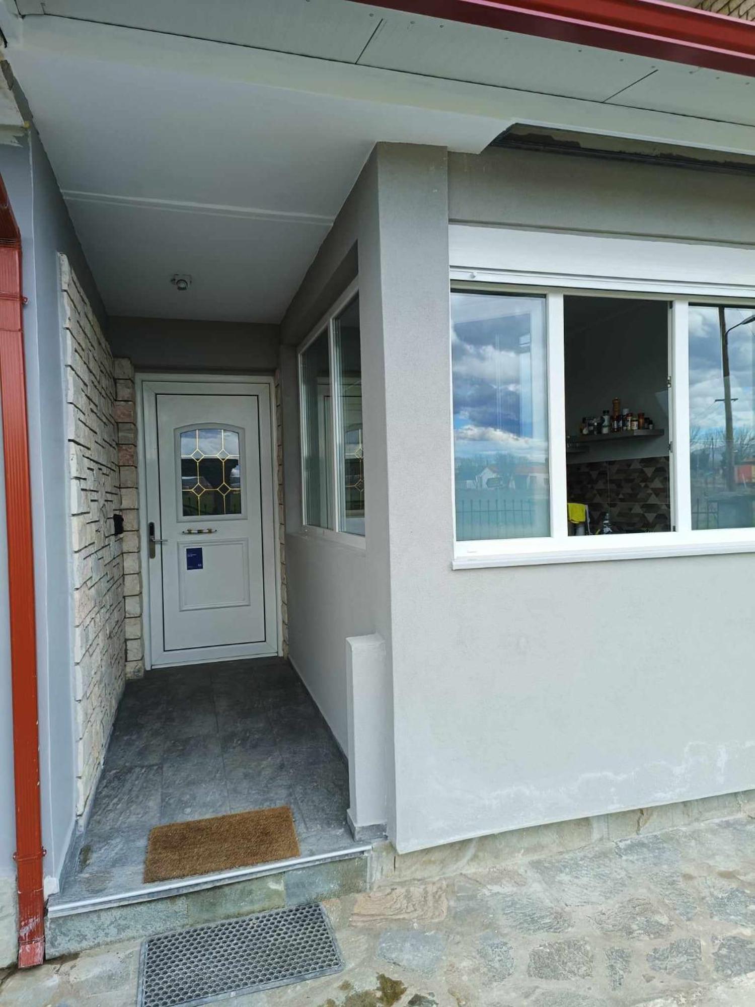 Polys Apartment And Paraskevi Studio With View 普托莱迈达 外观 照片