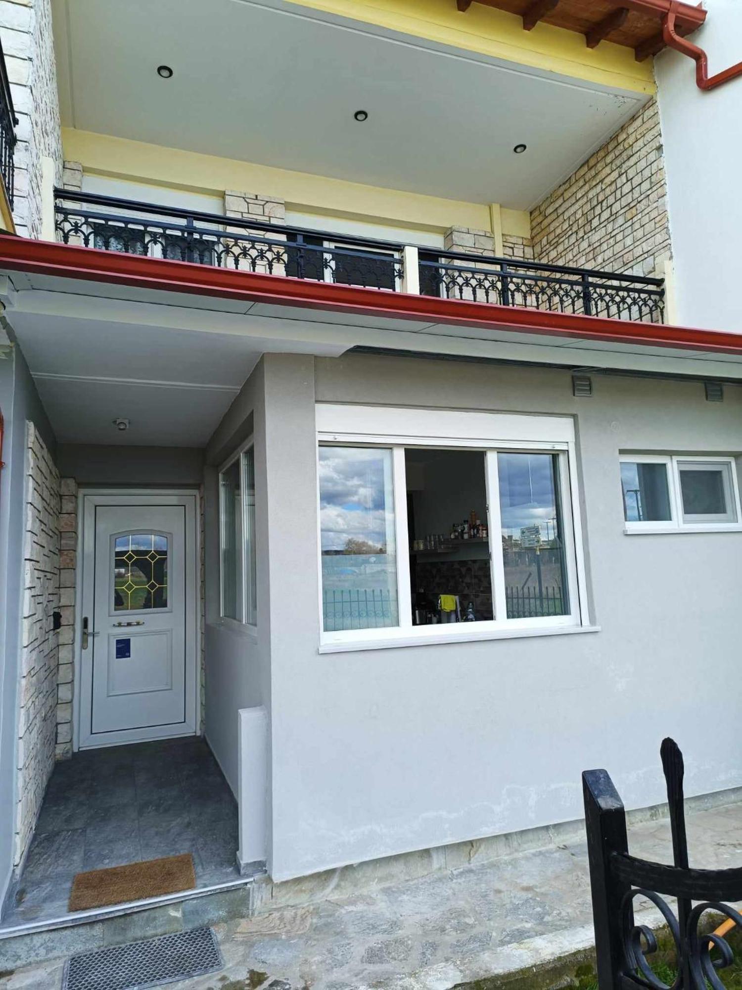 Polys Apartment And Paraskevi Studio With View 普托莱迈达 外观 照片