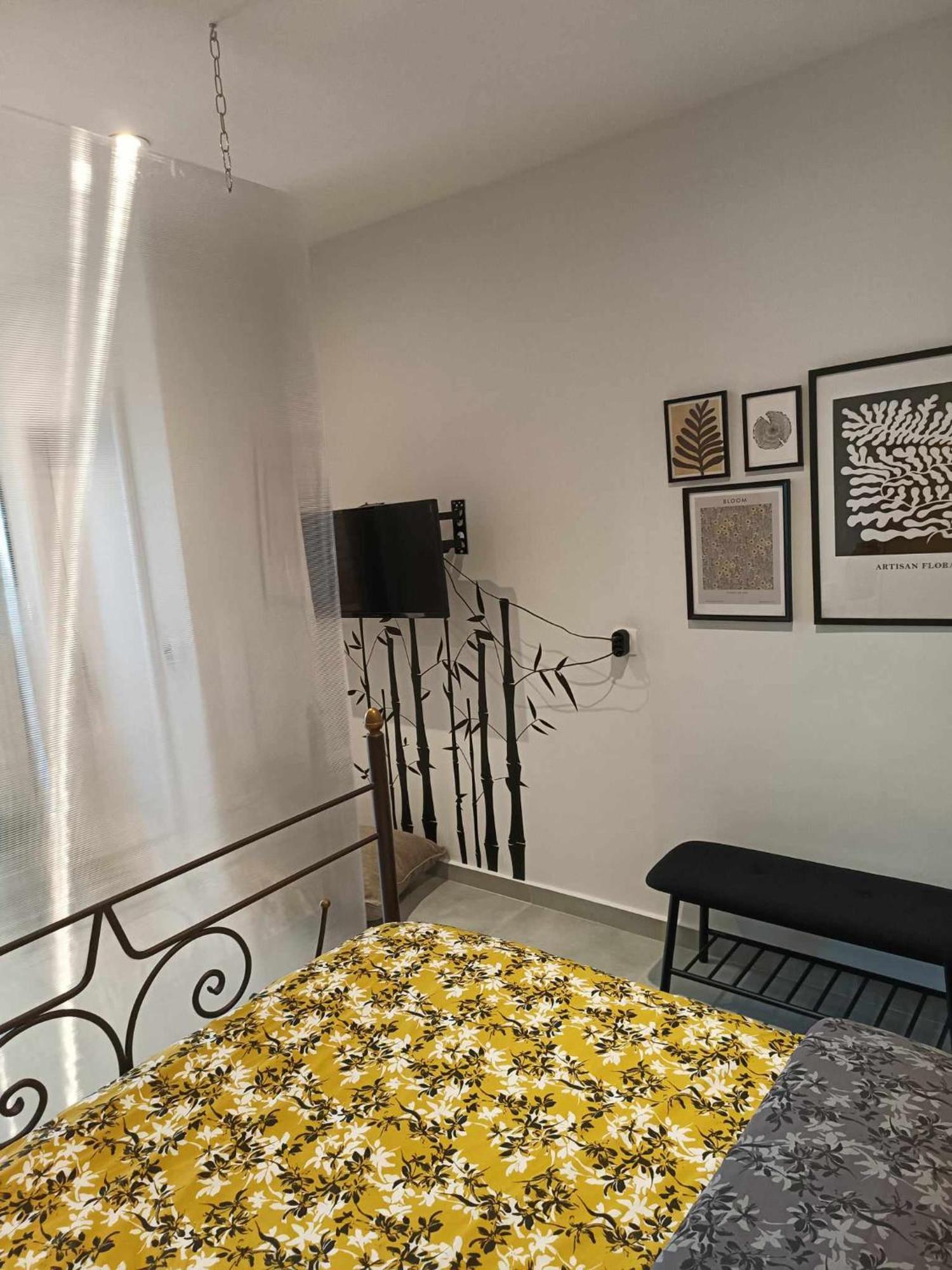 Polys Apartment And Paraskevi Studio With View 普托莱迈达 外观 照片